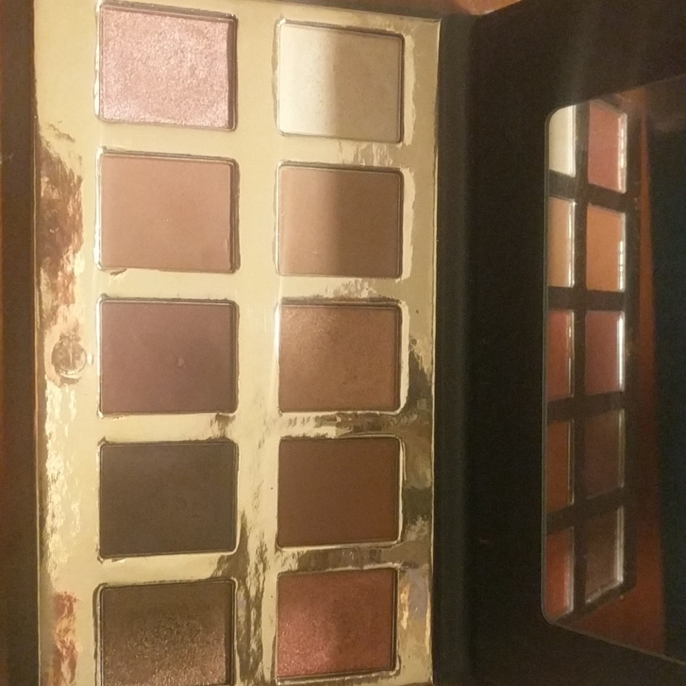 Crown Pro Fuego eyeshadow palette
